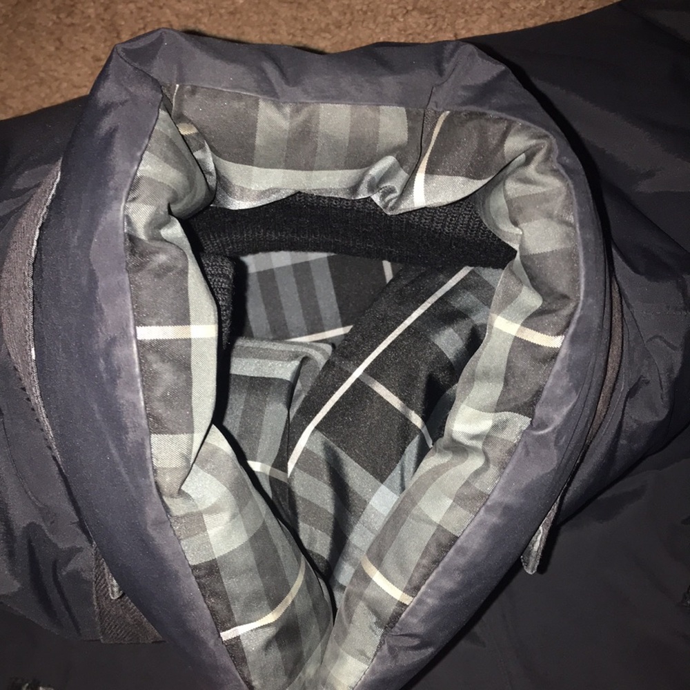 ⚡️✨Burberry Medium Black Check Reversible Puffer Vest✨⚡️ - Picture 5 of 8